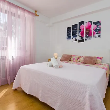 Bruna Mit Parkplatz, In Strandnaehe Apartamento Poreč