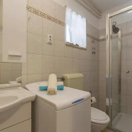 Bruna Mit Parkplatz, In Strandnaehe Apartamento Poreč