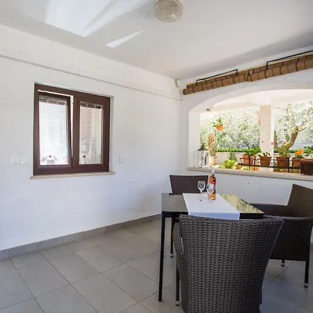 Bruna Mit Parkplatz, In Strandnaehe Apartamento Poreč