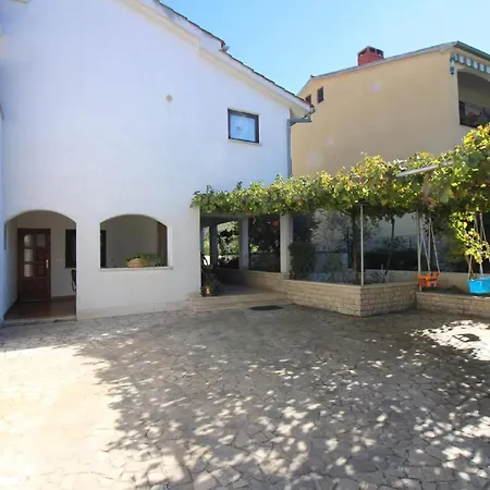 Bruna Mit Parkplatz, In Strandnaehe Porec